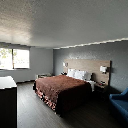 Super 8 By Wyndham Fort Worth Entertainment District Bagian luar foto