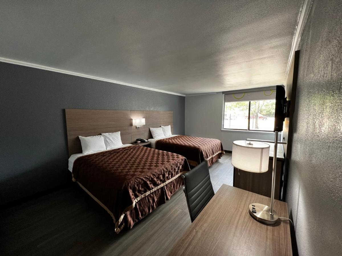 Super 8 By Wyndham Fort Worth Entertainment District Bagian luar foto