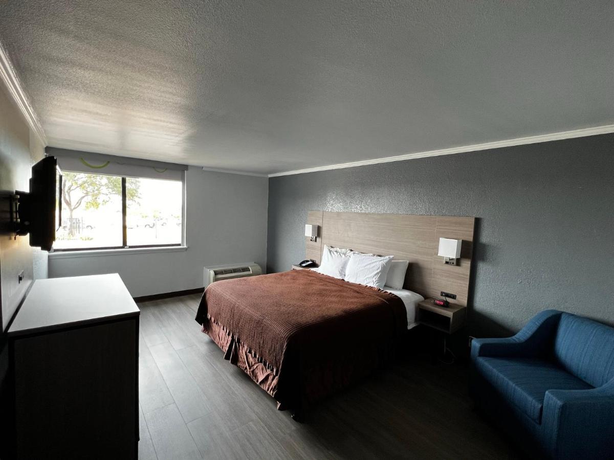 Super 8 By Wyndham Fort Worth Entertainment District Bagian luar foto