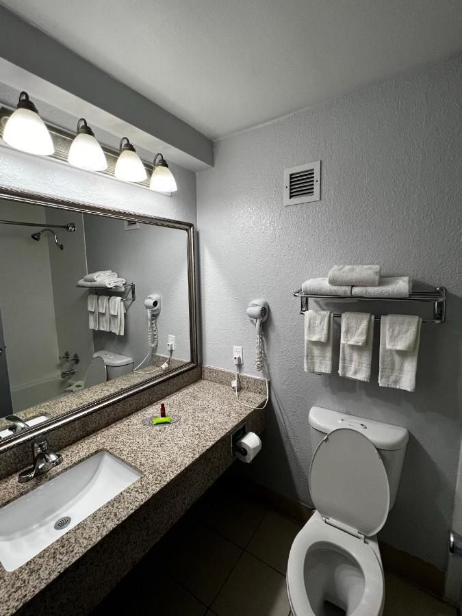 Super 8 By Wyndham Fort Worth Entertainment District Bagian luar foto