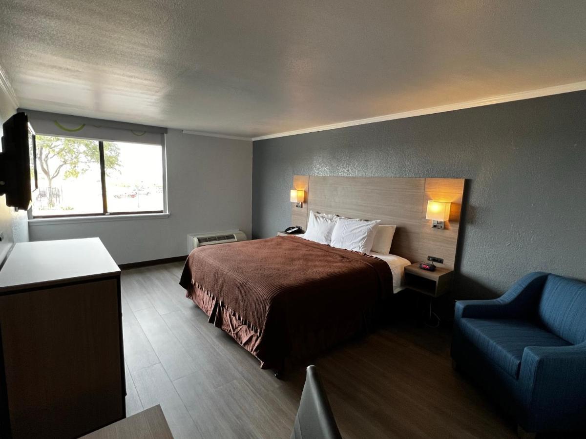 Super 8 By Wyndham Fort Worth Entertainment District Bagian luar foto