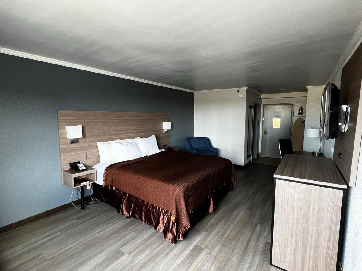 Super 8 By Wyndham Fort Worth Entertainment District Bagian luar foto