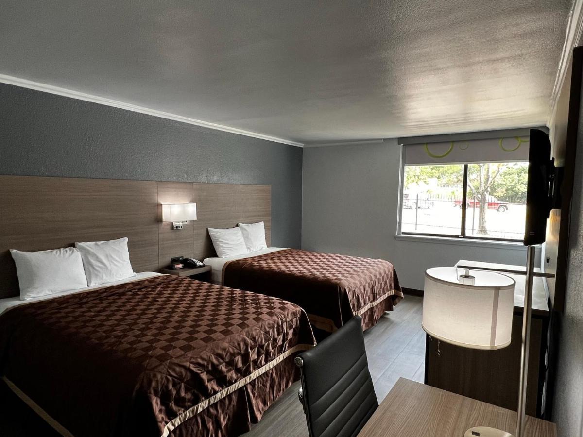 Super 8 By Wyndham Fort Worth Entertainment District Bagian luar foto