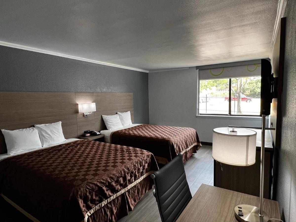 Super 8 By Wyndham Fort Worth Entertainment District Bagian luar foto