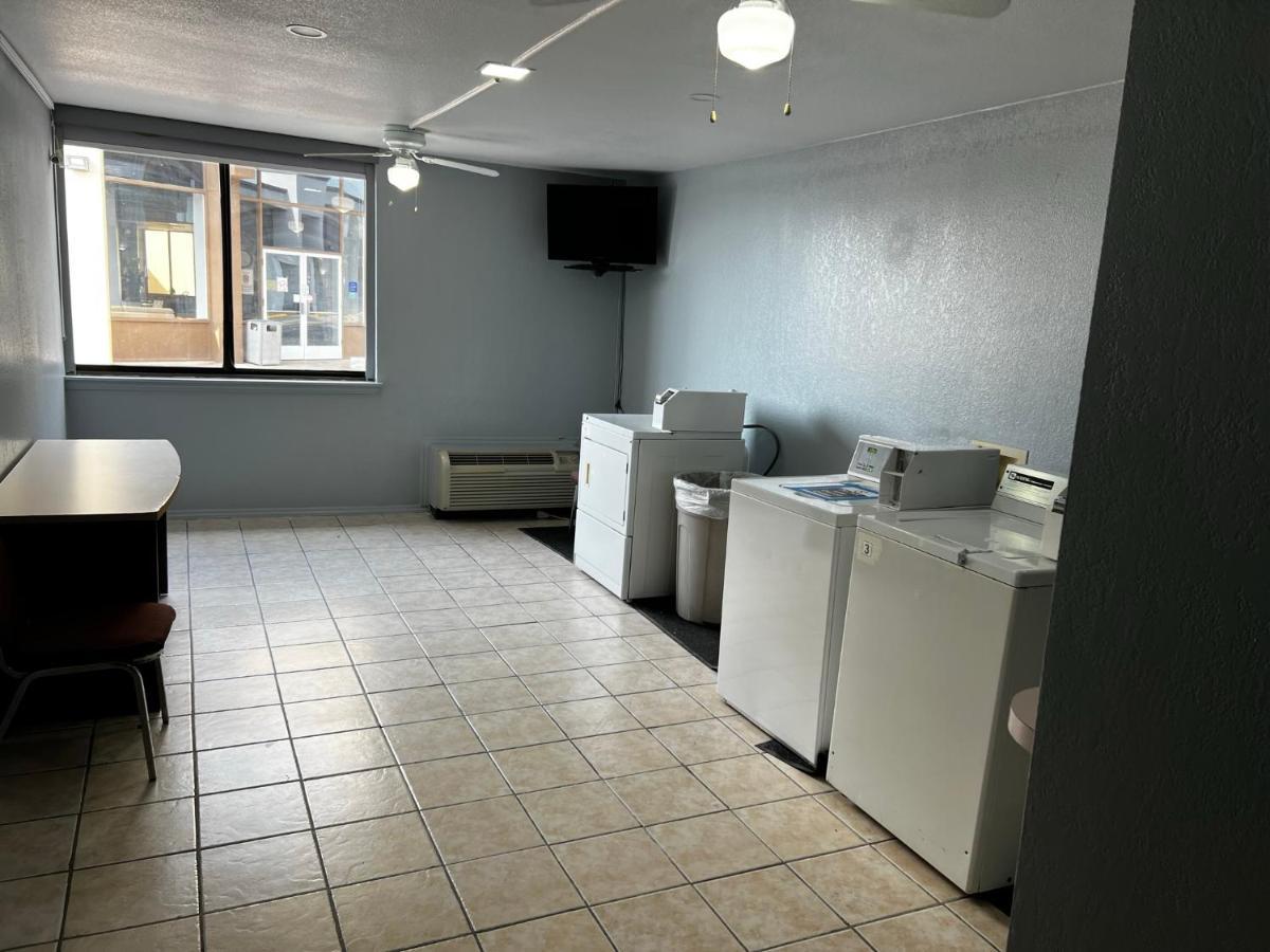 Super 8 By Wyndham Fort Worth Entertainment District Bagian luar foto