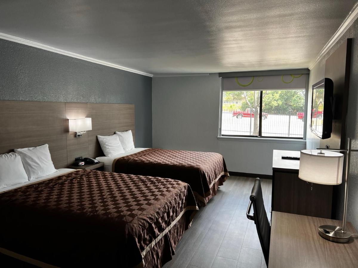 Super 8 By Wyndham Fort Worth Entertainment District Bagian luar foto