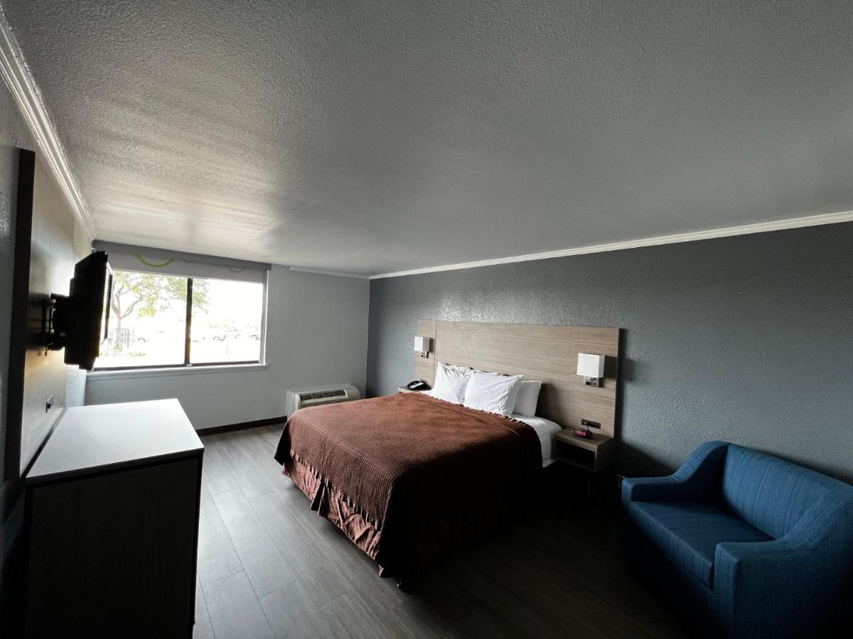 Super 8 By Wyndham Fort Worth Entertainment District Bagian luar foto